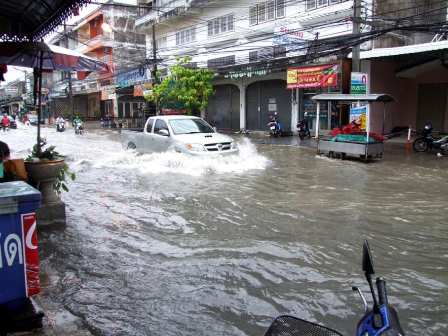 Срочное предупреждение для туристов: приближается шторм с ливнями в Таиланде