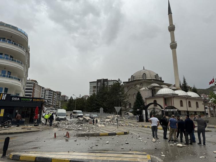 Ураган в Турции снёс минарет