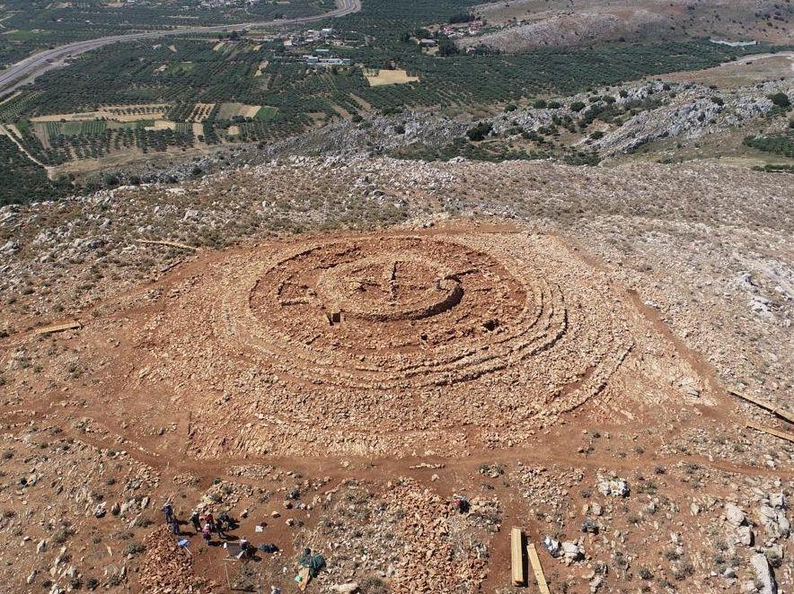 Археологи раскопали загадочное каменное здание на стройке нового аэропорта Крита