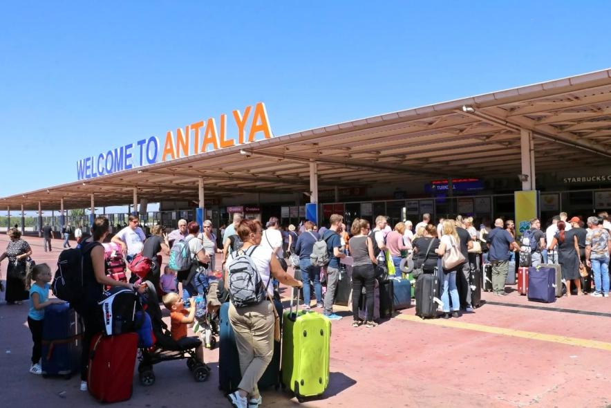 «Медленная» забастовка авиадиспетчеров в аэропорту Антальи продлится до 30 июня 