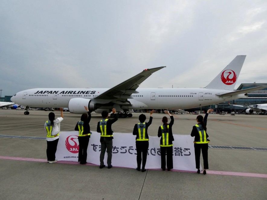 Первый Boeing 777-300ER покидает парк Japan Airlines