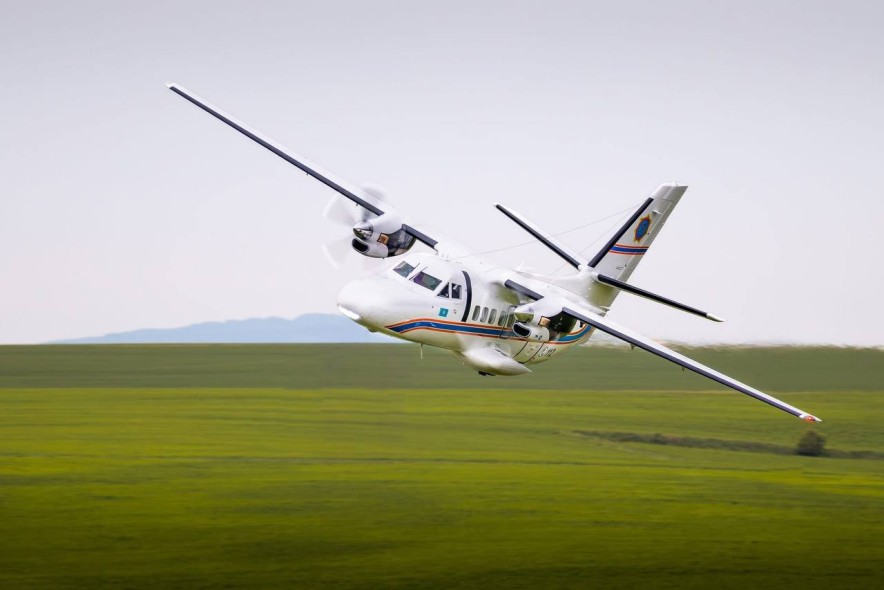 В Атырау прибыл второй самолёт L-410NG для Казахстана