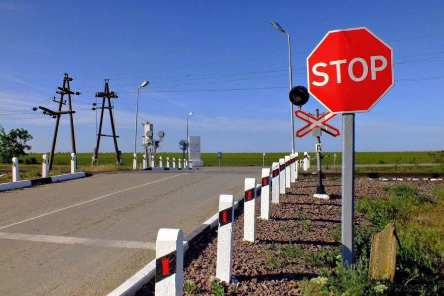 Пойыз жүргізушісі өткелде автобустың соқтығысуына жол бермеді
