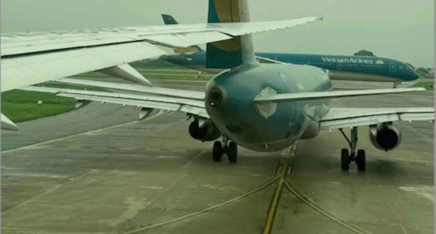 В аэропорту Ханоя произошло столкновение двух самолётов Vietnam Airlines
