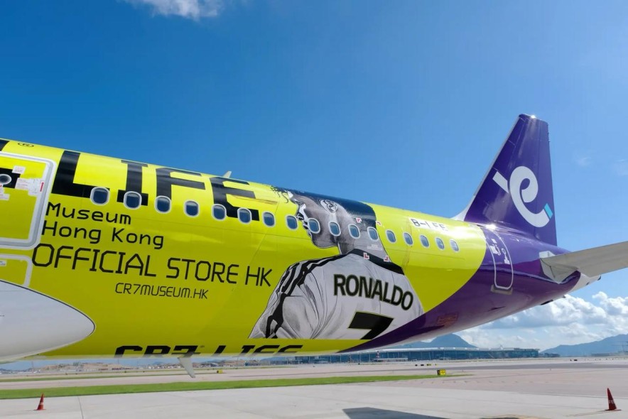 В Гонконге представили самолёт в ливрее CR7 — партнёрство HK Express и музея Роналду