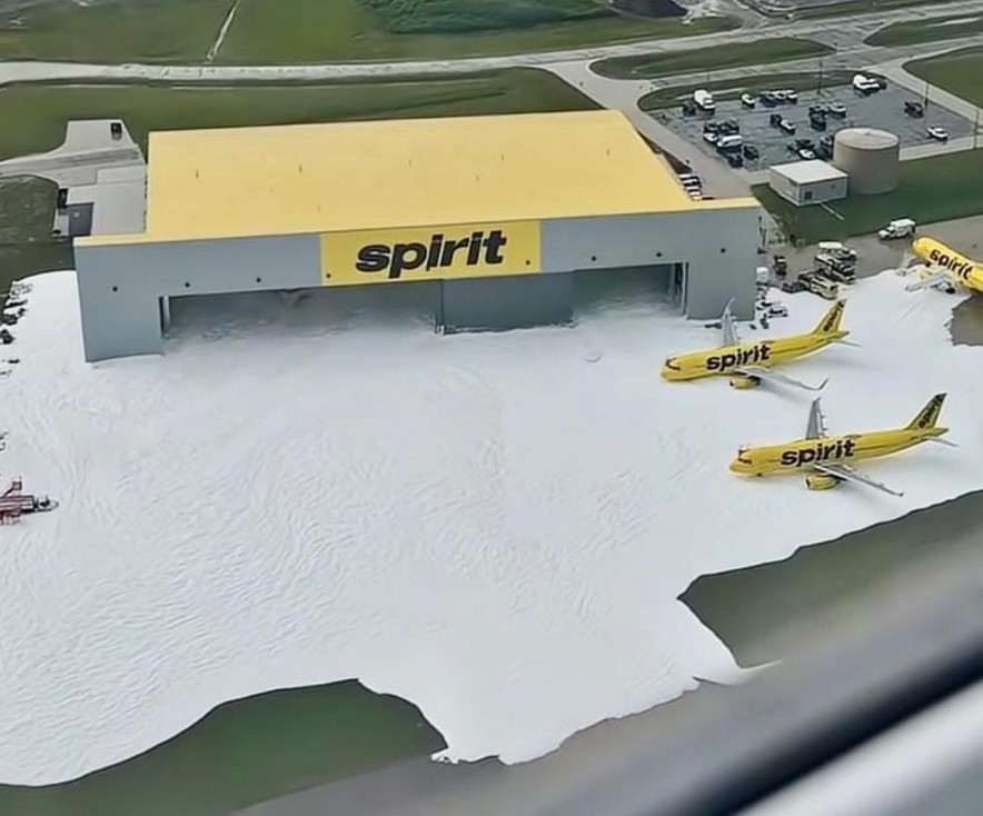 Система пожаротушения залила ангар Spirit Airlines в аэропорту Детройта