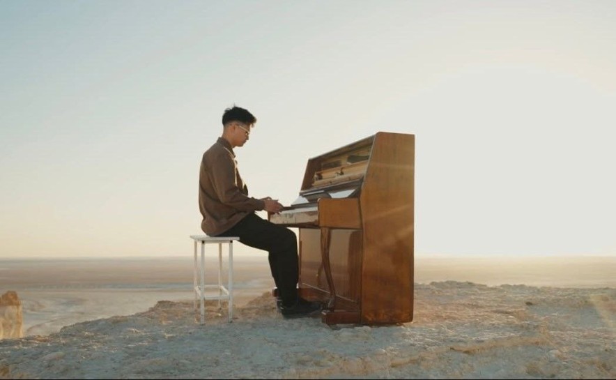 Танымал пианист Бозжырада әлемдік туындыны орындады