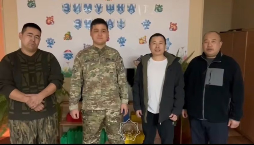 Құтқарушылар жолда қалған шетел азаматтарына көмек көрсетті