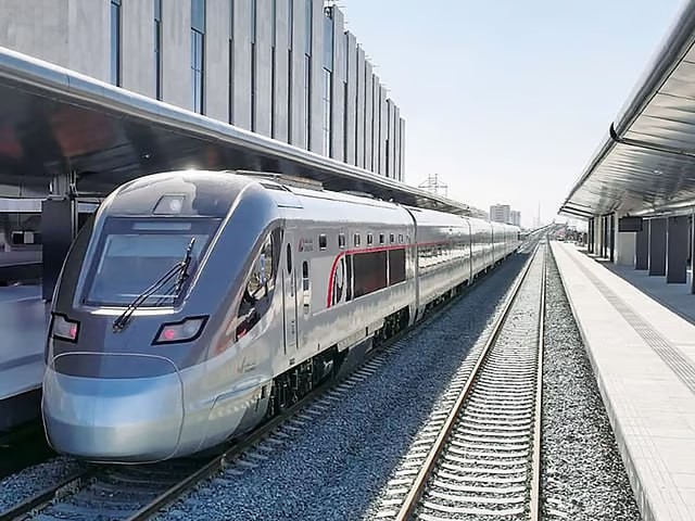 Etihad Rail запускает первые пассажирские рейсы между Абу-Даби, Дубаем и Фуджейрой