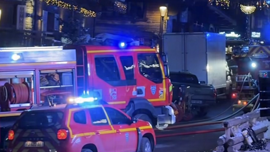 Пожар на курорте Куршевель: эвакуированы сотни гостей