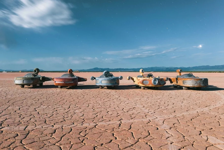 Постапокалиптический уникальный эко-ретрит в Юте: гости исследуют пустыню на «песочных круизерах»