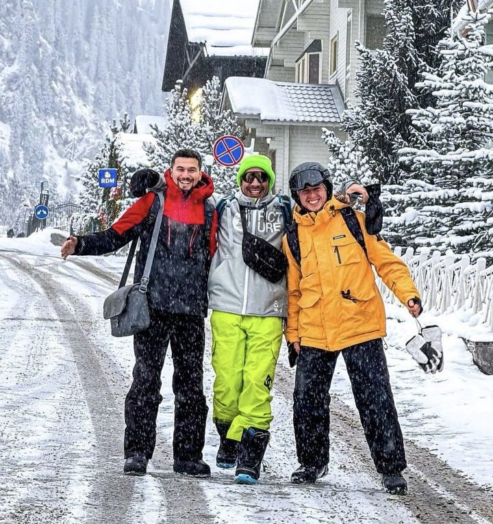 Әзірбайжандық тревел-блогерлер Шымбұлаққа қыдырып келді