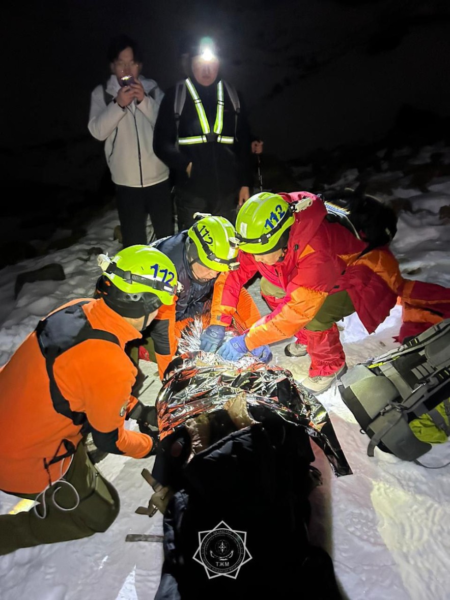 Қытай туристі Богданович мұздығы маңынан эвакуацияланды