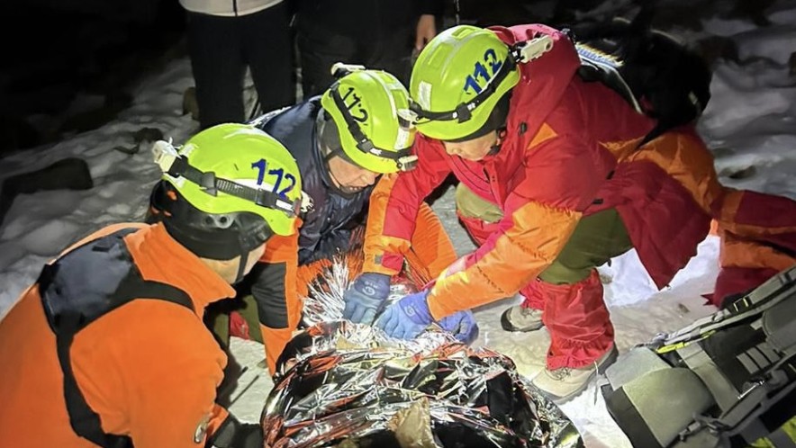 В горах Алматы спасли туристку из Китая, получившую травму у ледника Богдановича