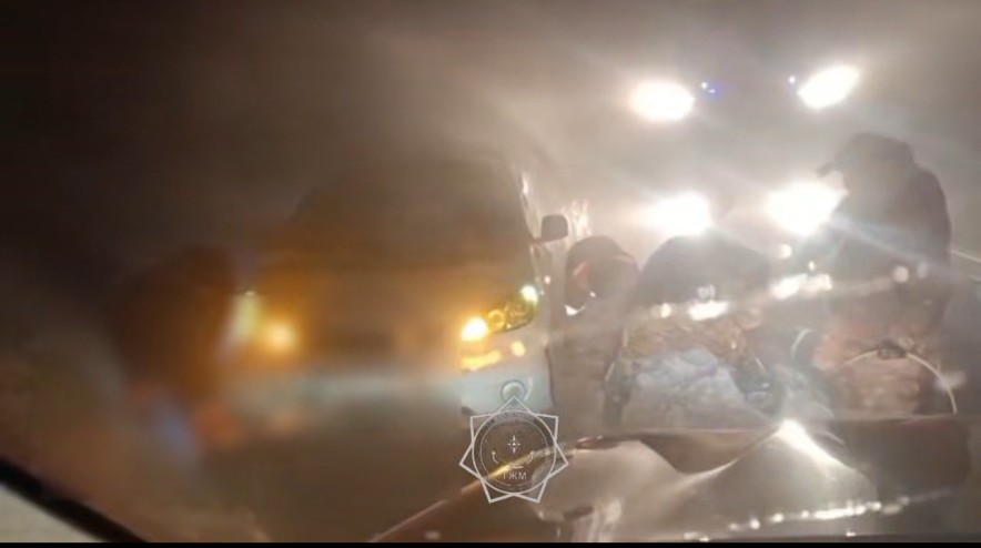 12 адамды қарлы дауылдан құтқарылды