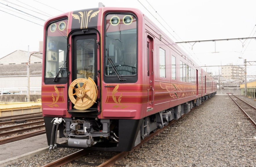 К храмам Коя-сан с комфортом: в Японии запускают панорамный поезд класса люкс