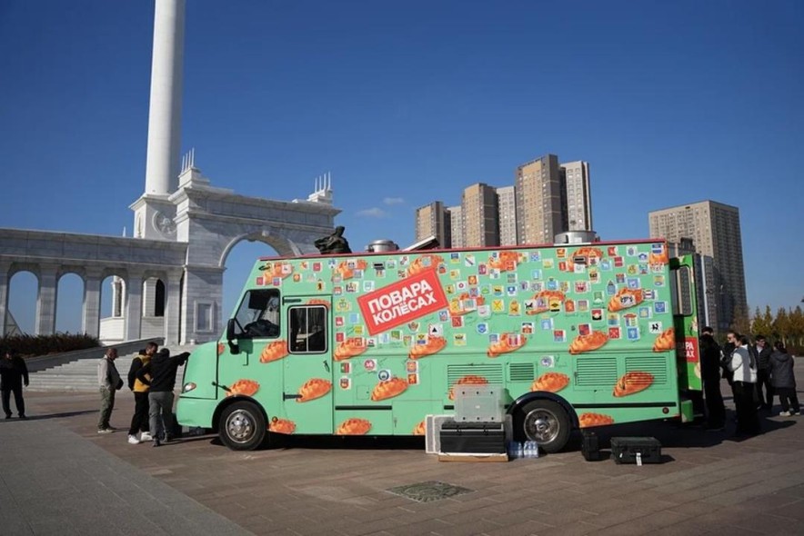 Казахстан стал героем популярного гастро-шоу «Повара на колесах»