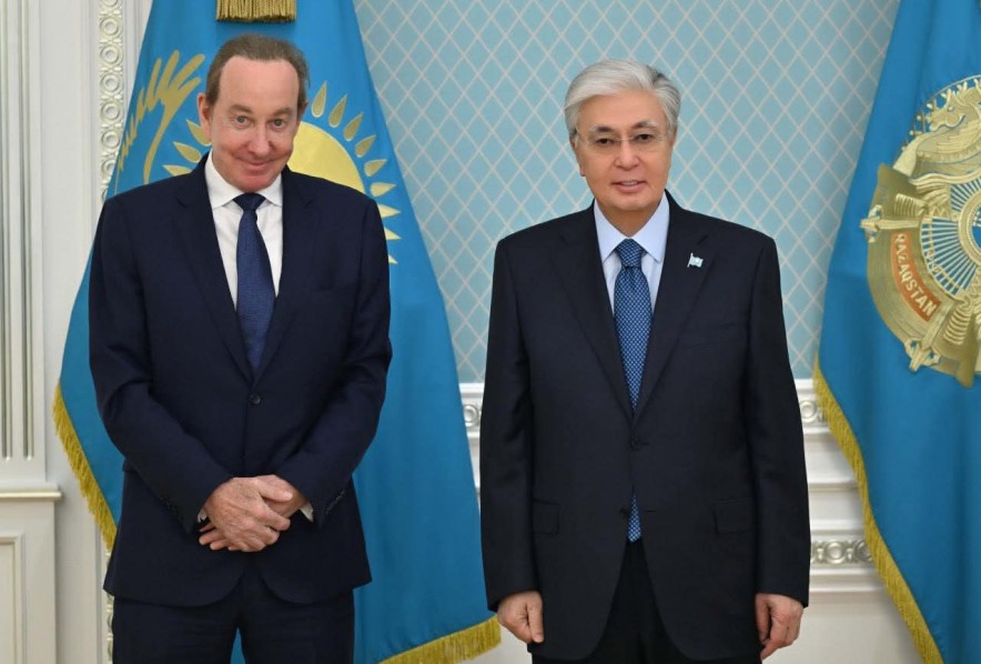 Президент Касым-Жомарт Токаев провёл встречу с главным исполнительным директором Air Astana Питером Фостером.