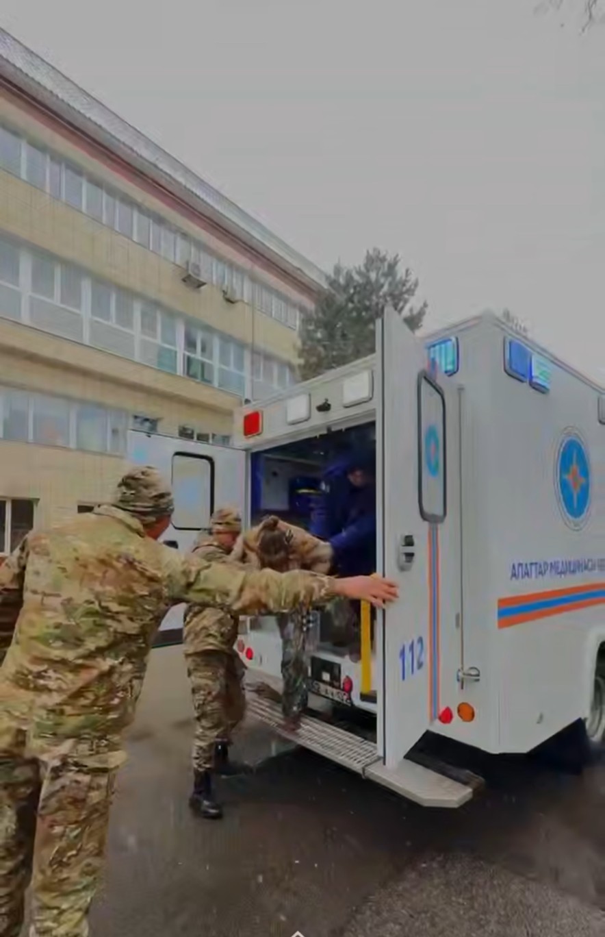 Құтқарушылар Алматы тауларында зардап шеккен туристке көмек көрсетті