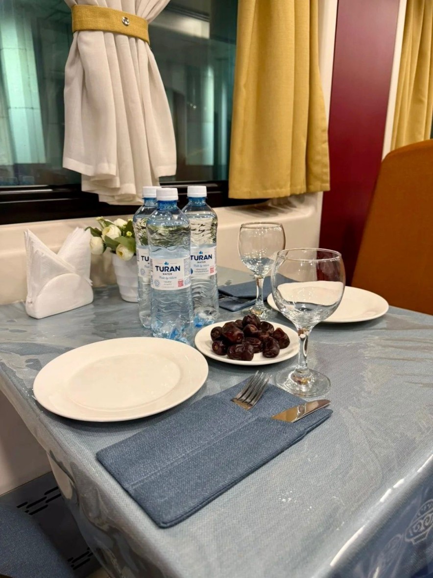 Рамазан айы: Ұлттық тасымалдаушы пойыздарындағы вагон-ресторандар арнайы кестеге көшті