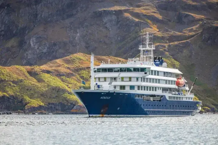 Вирус посреди океана: вспышка хантавируса на борту криузного лайнера MV Hondius