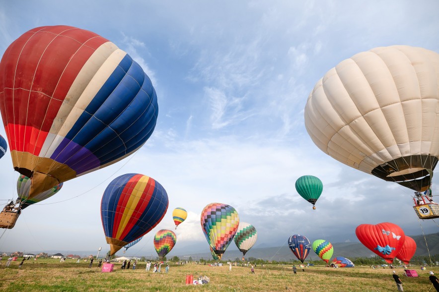 Фестиваль в небе над Заилийским Алатау: фотоотчет с третьего Qazaqstan International Balloon Festival