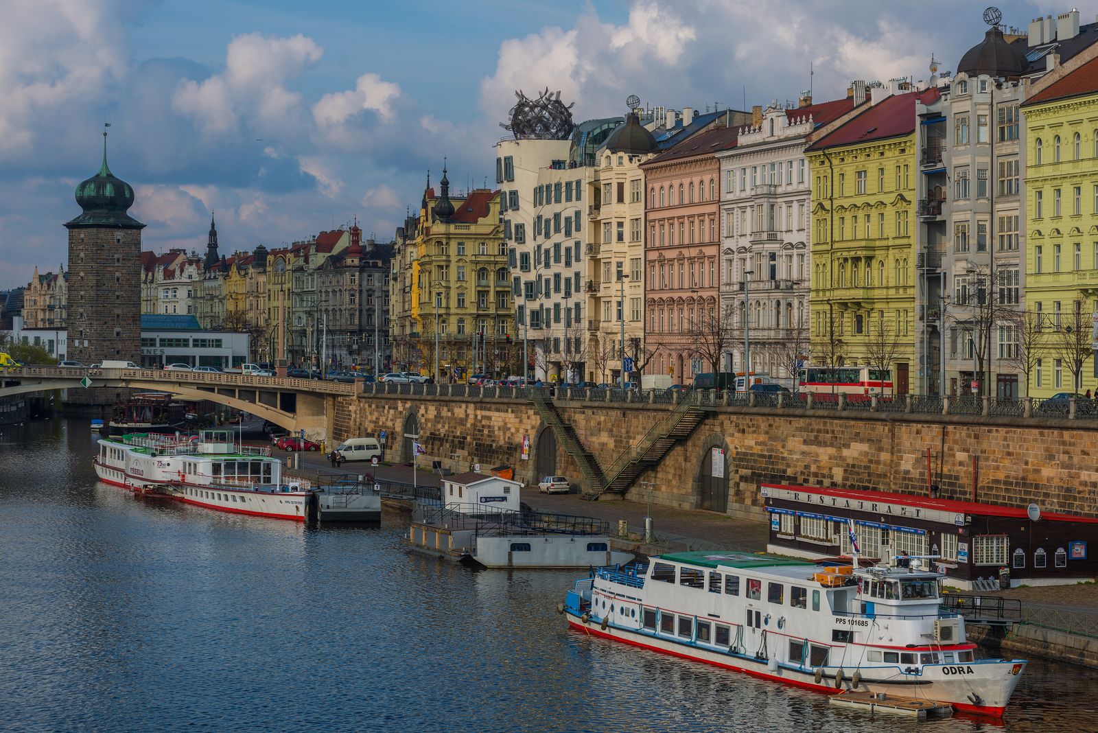 Прага корабли на реке