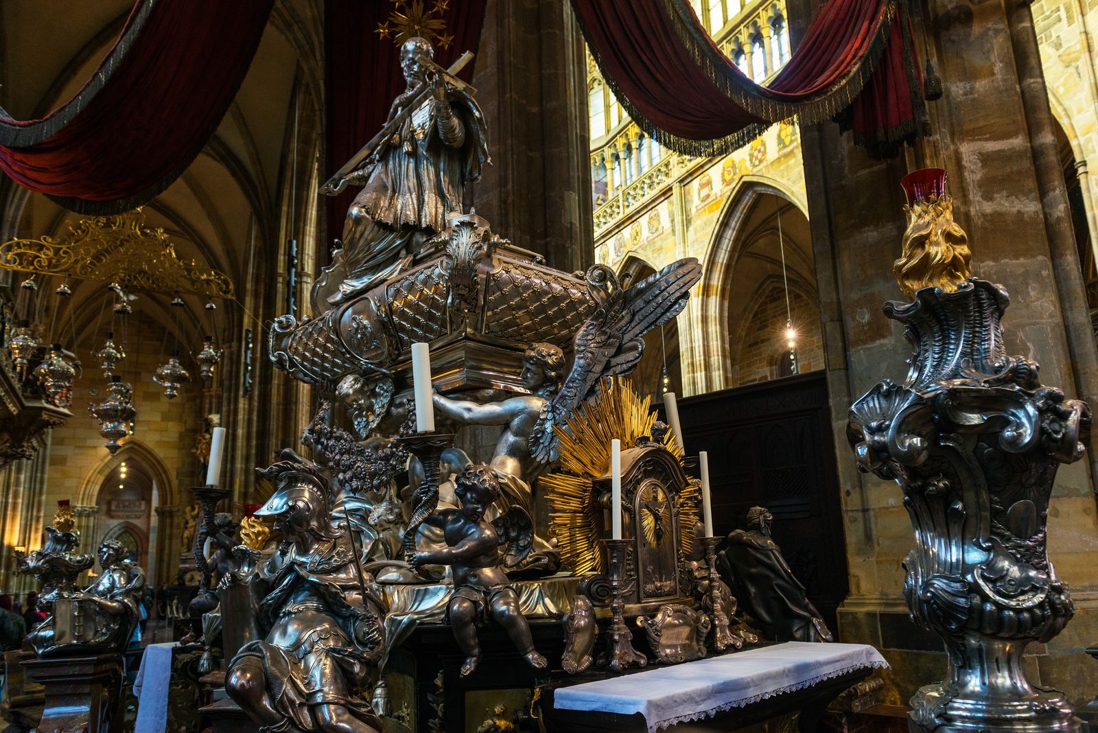 Прага скульптуры в церкви